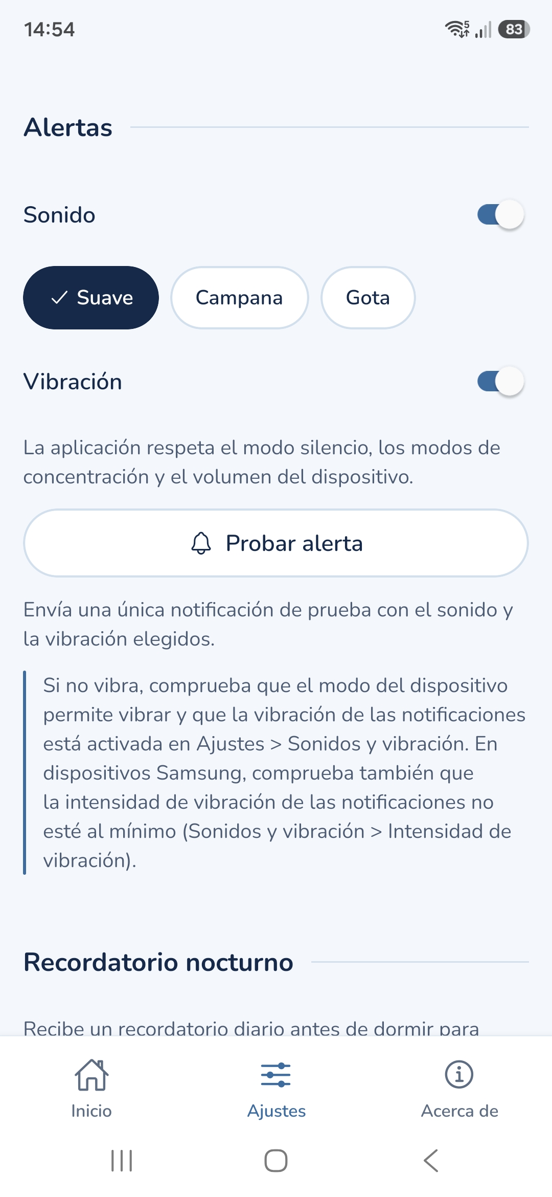 Ajustes de alertas, en el tema claro: sonido Suave seleccionado, vibración activada y botón para probar la alerta.