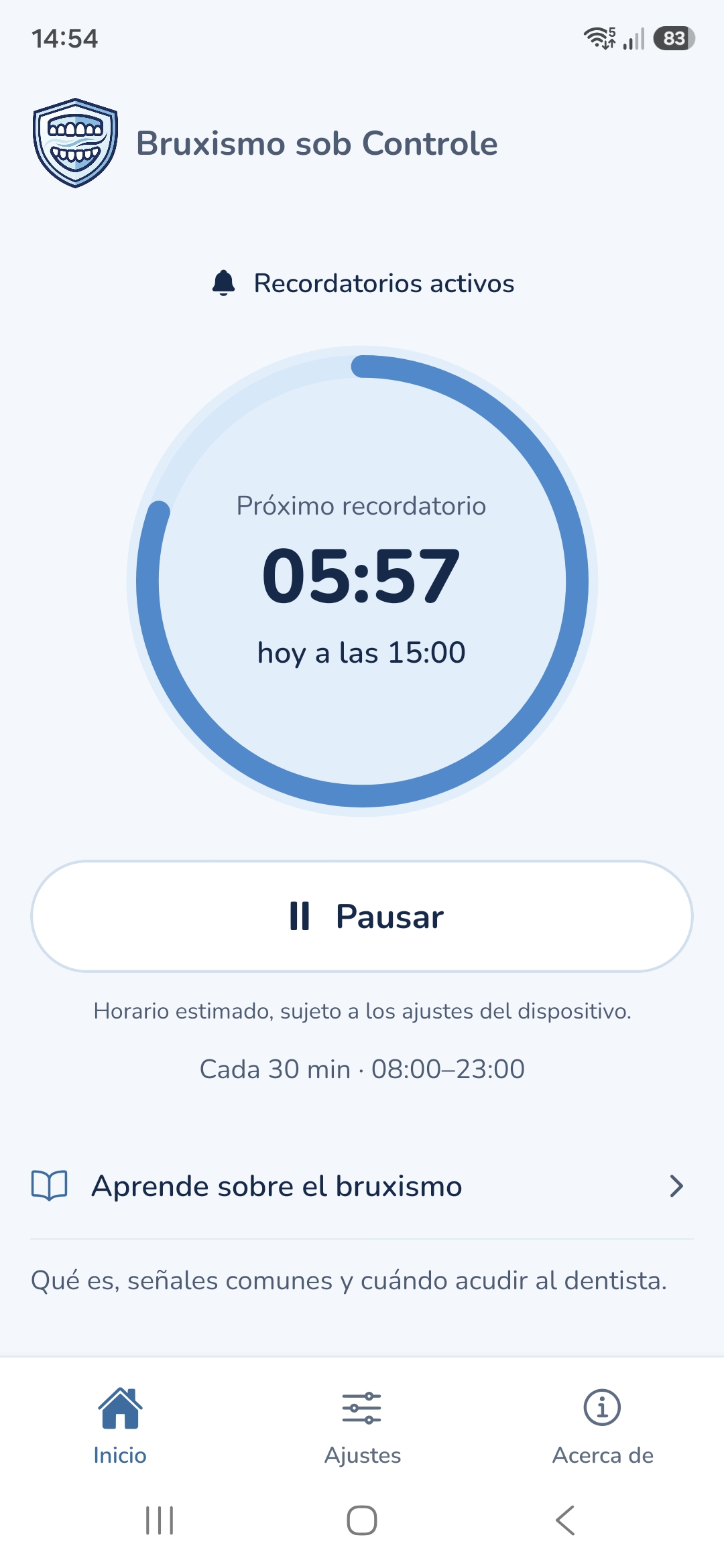 Pantalla de inicio, en el tema claro, con los recordatorios activos: próximo recordatorio en 5 minutos y 57 segundos, hoy a las 15:00. Recordatorios cada 30 minutos, de 08:00 a 23:00.